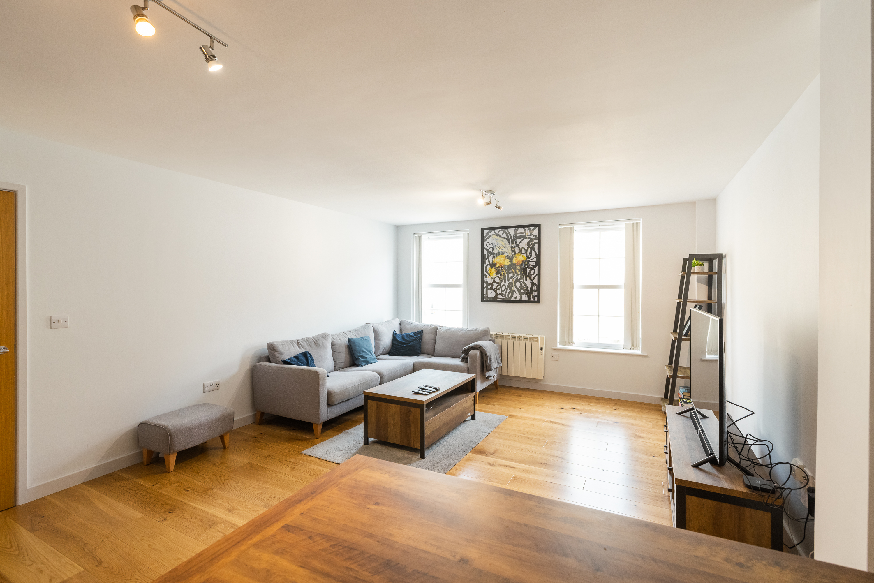 Apt. 1, 13-15 Victoria Road photo 5