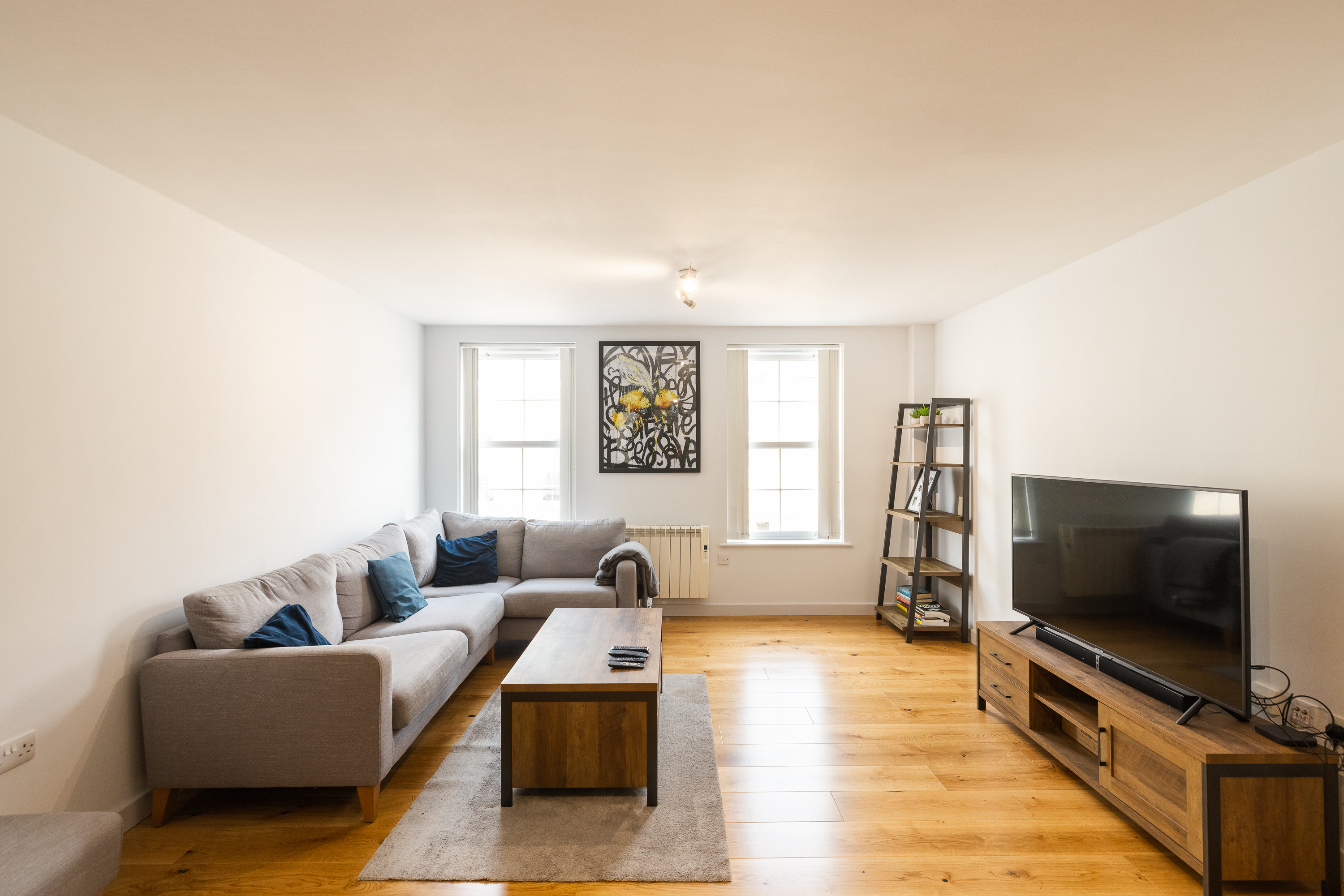 Apt. 1, 13-15 Victoria Road photo 4