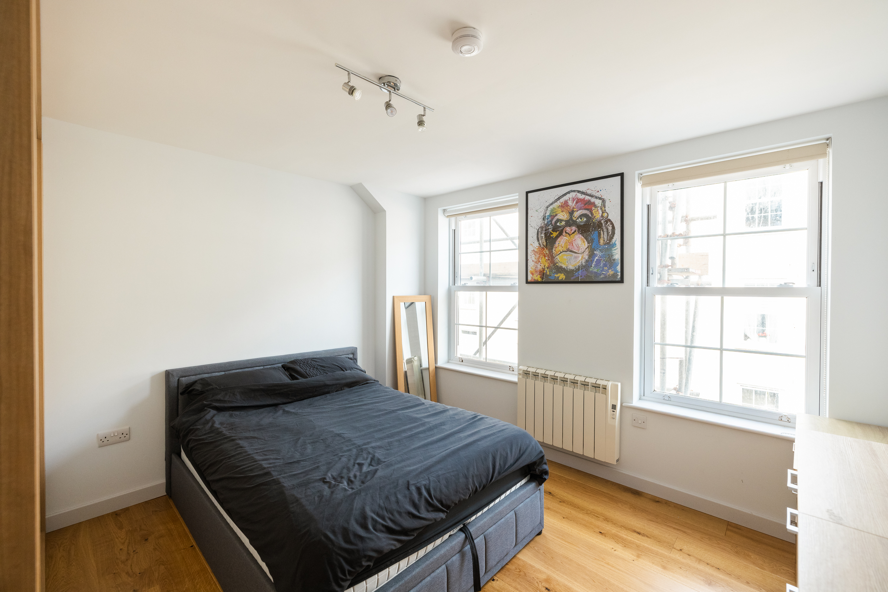 Apt. 1, 13-15 Victoria Road photo 10