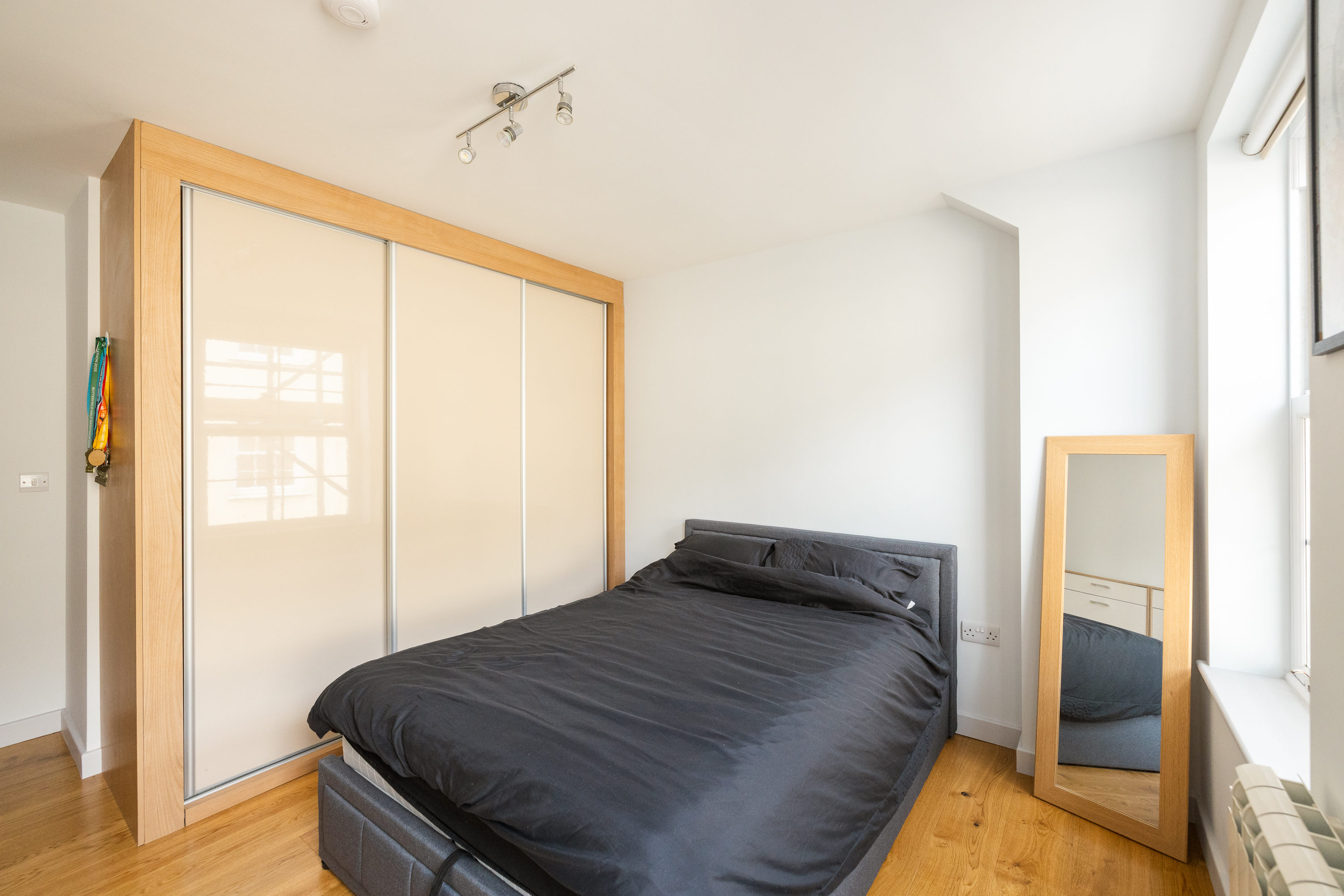 Apt. 1, 13-15 Victoria Road photo 12