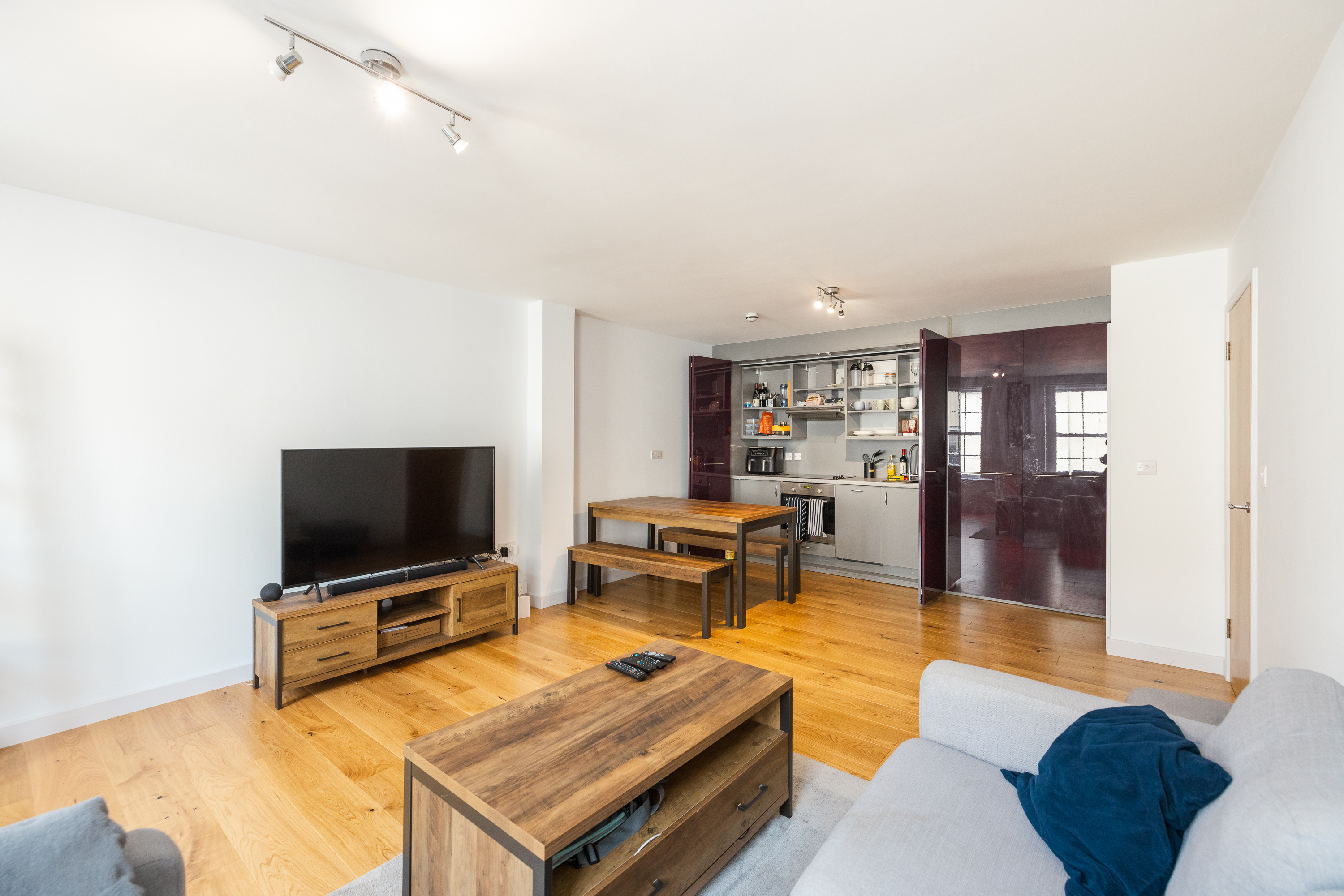 Apt. 1, 13-15 Victoria Road photo 6