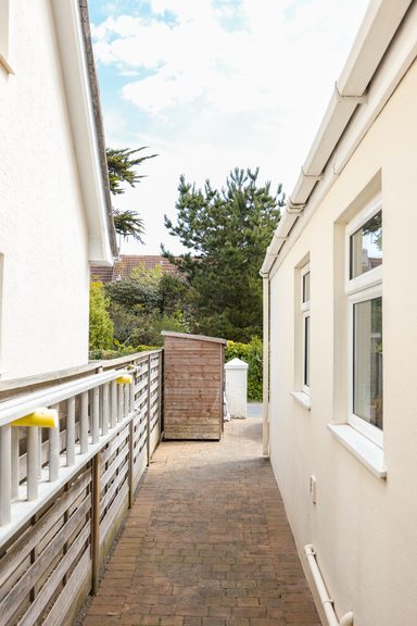 Little Gables photo 36