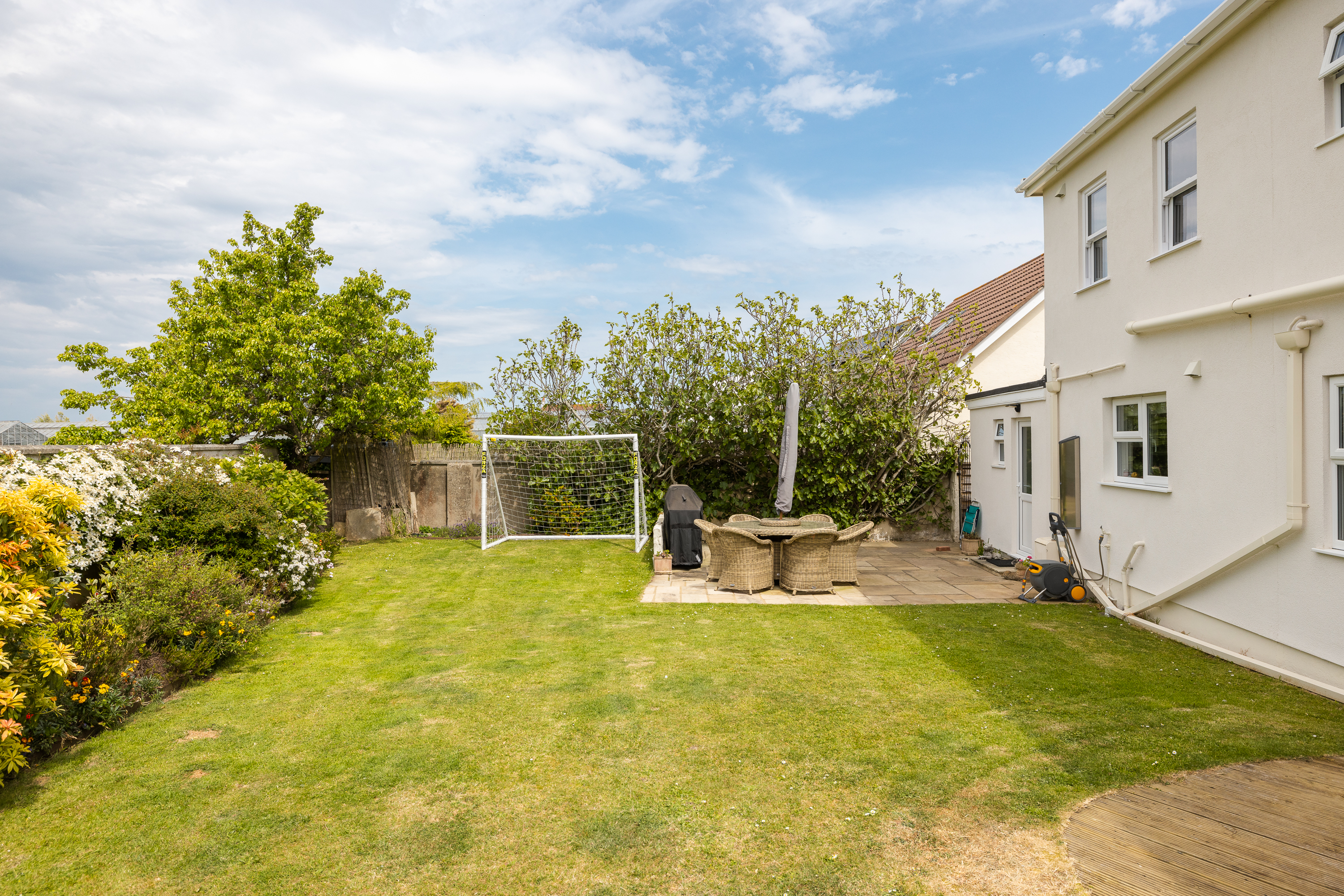 Little Gables photo 33