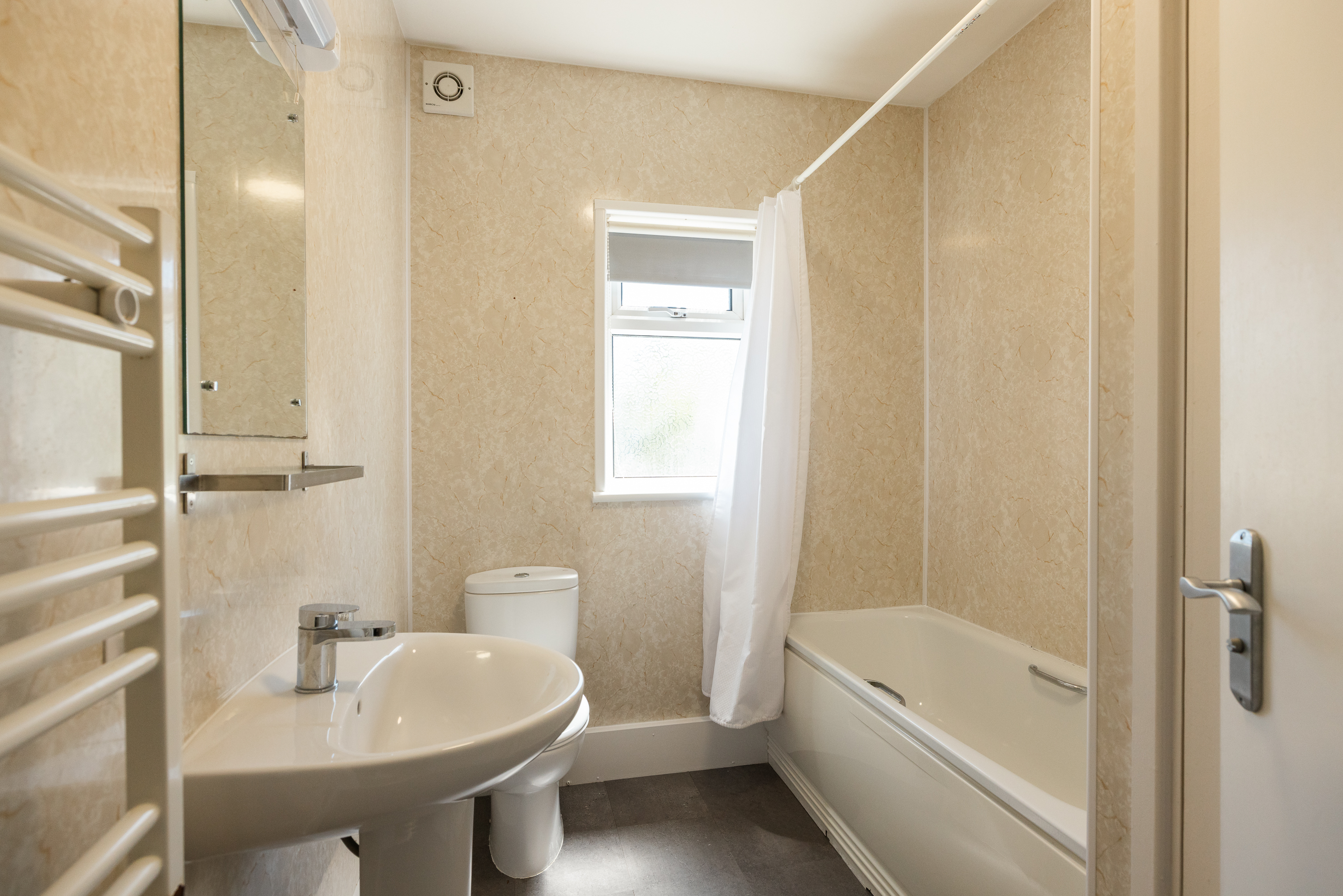 2 Kinross Cottage photo 12