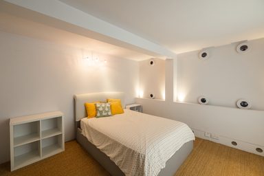 Apt. 2, British & Foreign School photo 23