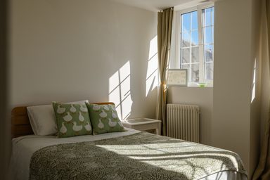 Apt. 2, British & Foreign School photo 11
