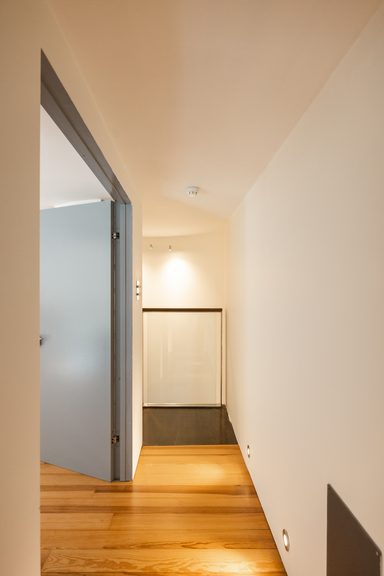 Apt. 2, British & Foreign School photo 27