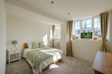 Apt. 2, British & Foreign School photo 10