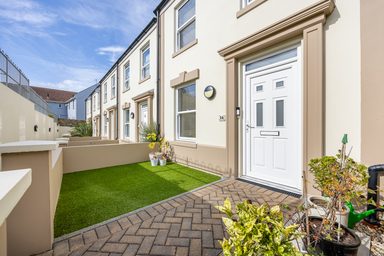 16, Manor Gardens photo 3