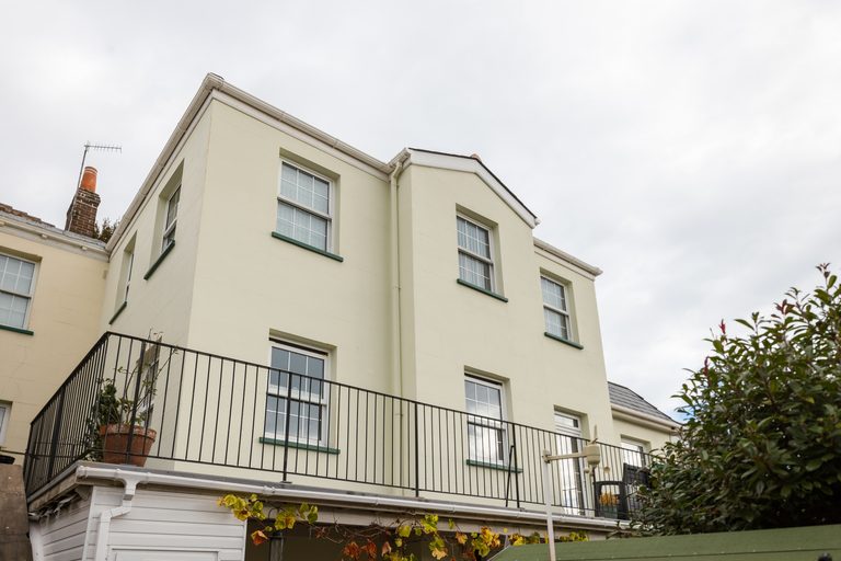 Flat 2, Sunnybank - photo 1 of 19