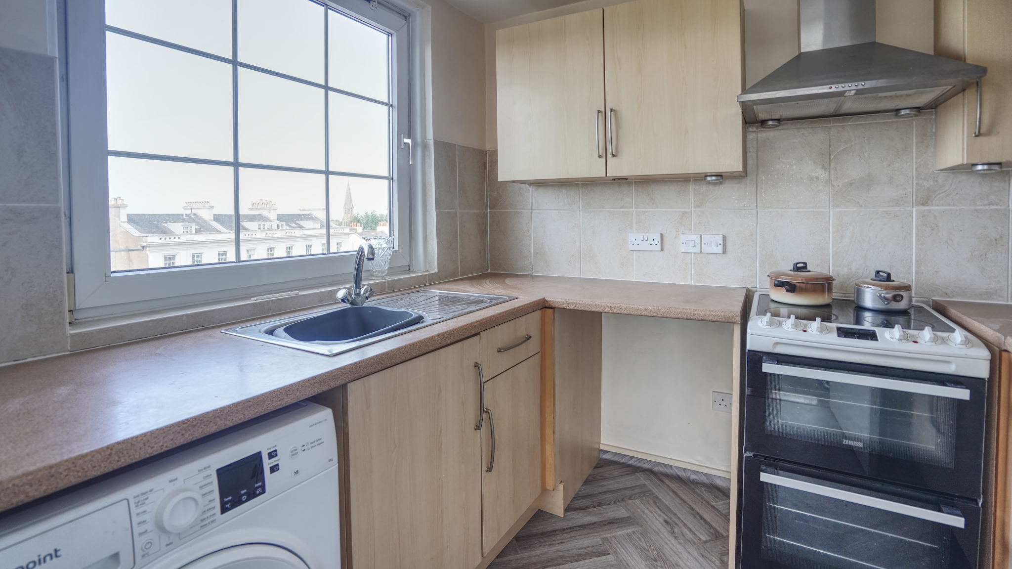 Flat 9 - Gravees Court photo 4