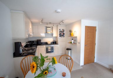 Apartment 9, Herald Court photo 4