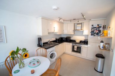 Apartment 9, Herald Court photo 8