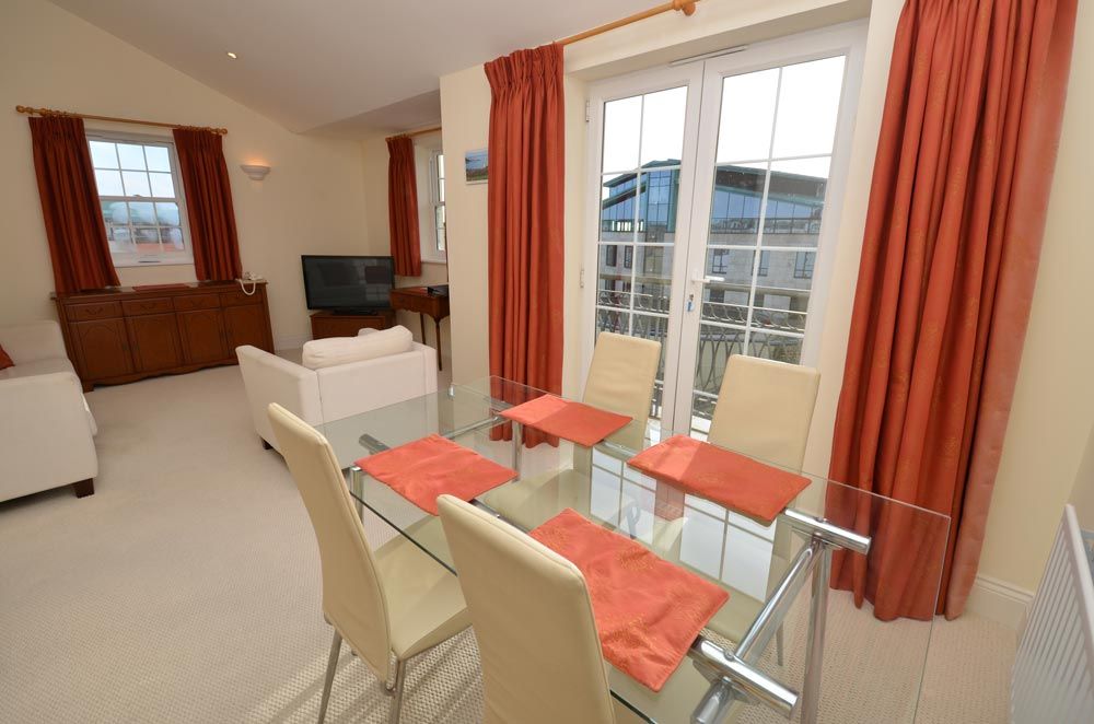 2 Bedroom Apartment situated in the Royal Garden Complex photo 3