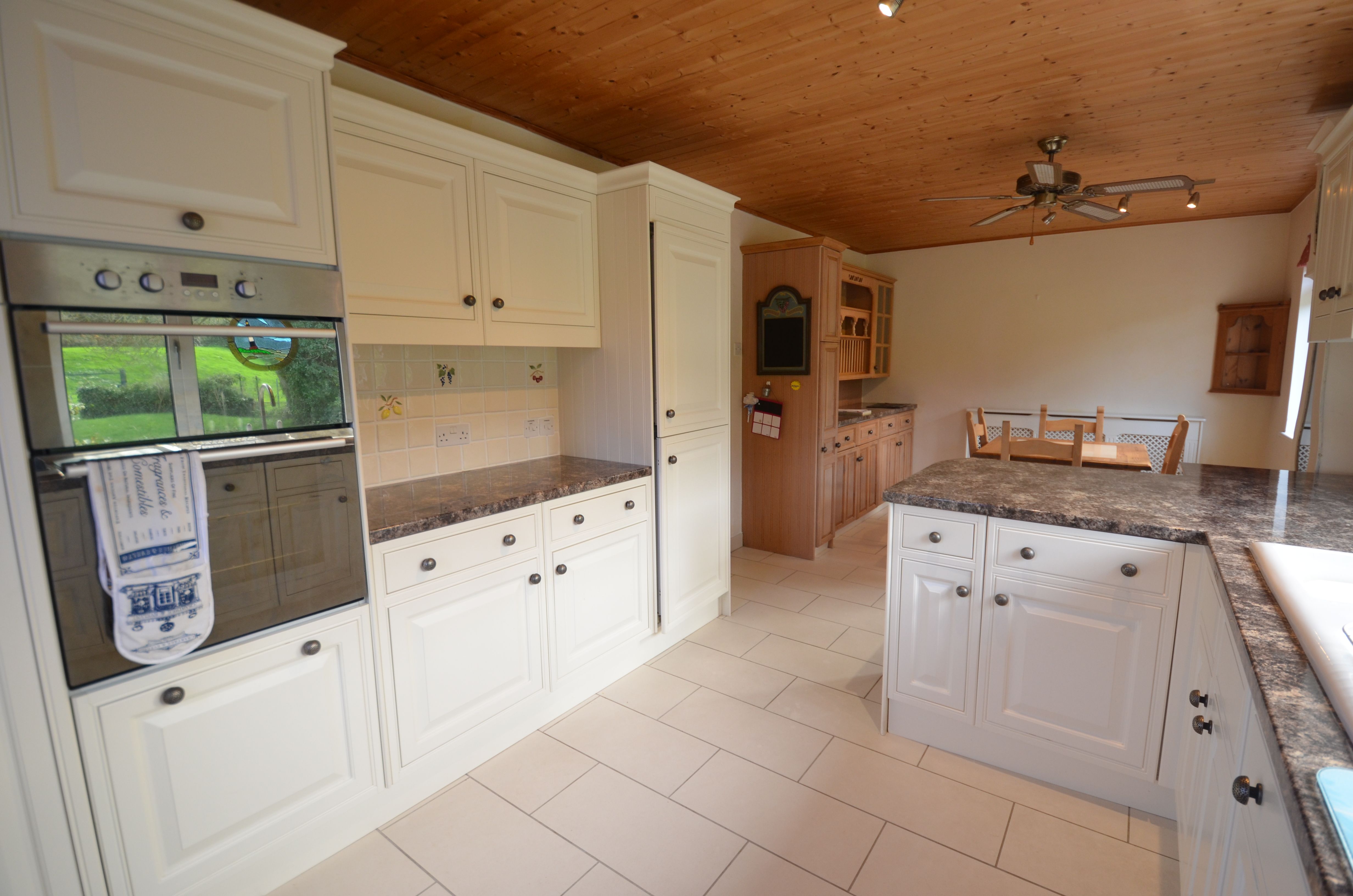 Two Bedrooms Local Market Unfurnished Detached Bungalow photo 2