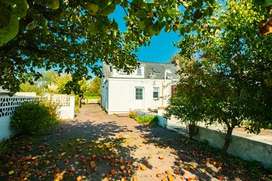 2 Kinross Cottages photo 14
