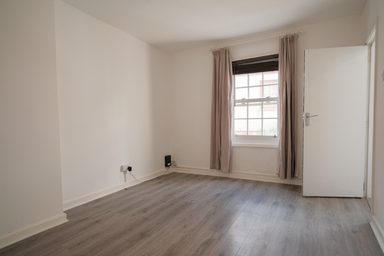 Flat 2, Toujours photo 10