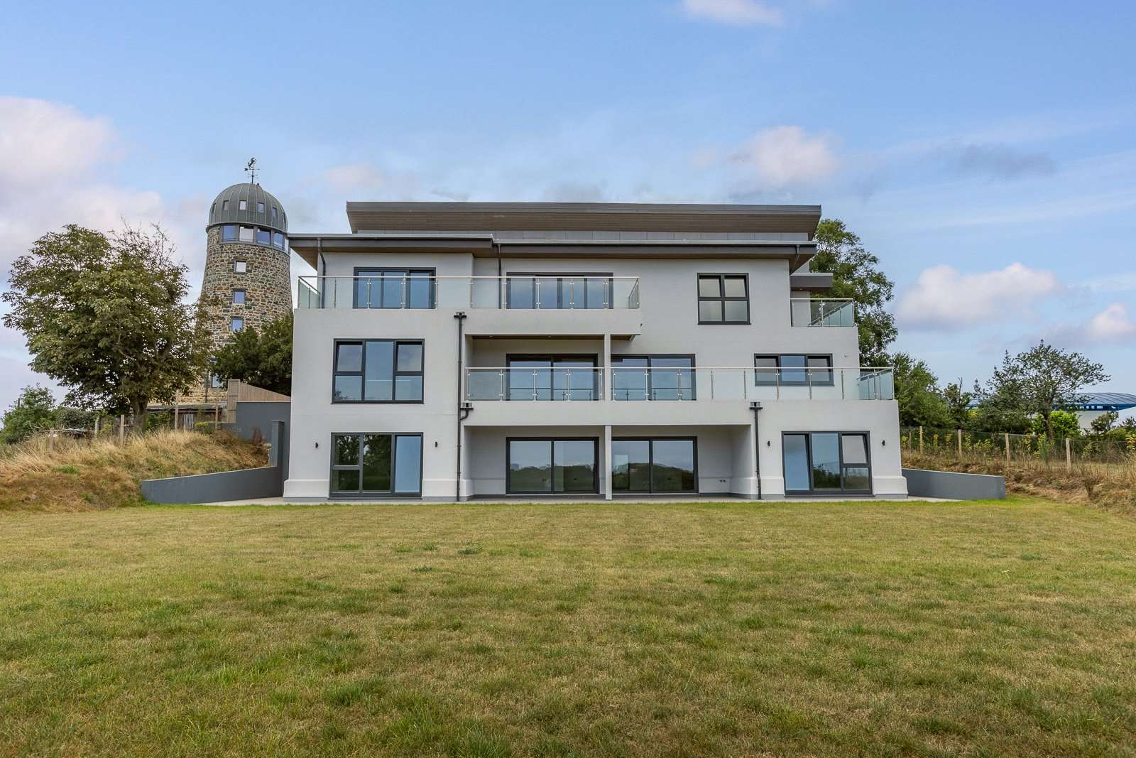 Brand New Home photo 3