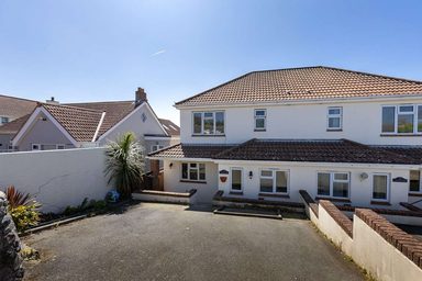 1 Chalford photo 29