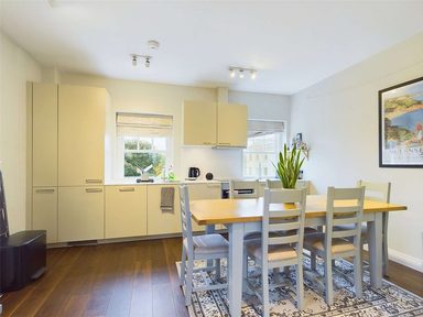 Flat 10 Queens Court Mews photo 3