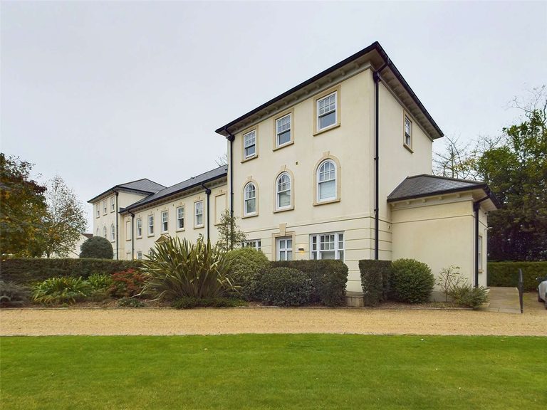 Flat 10 Queens Court Mews