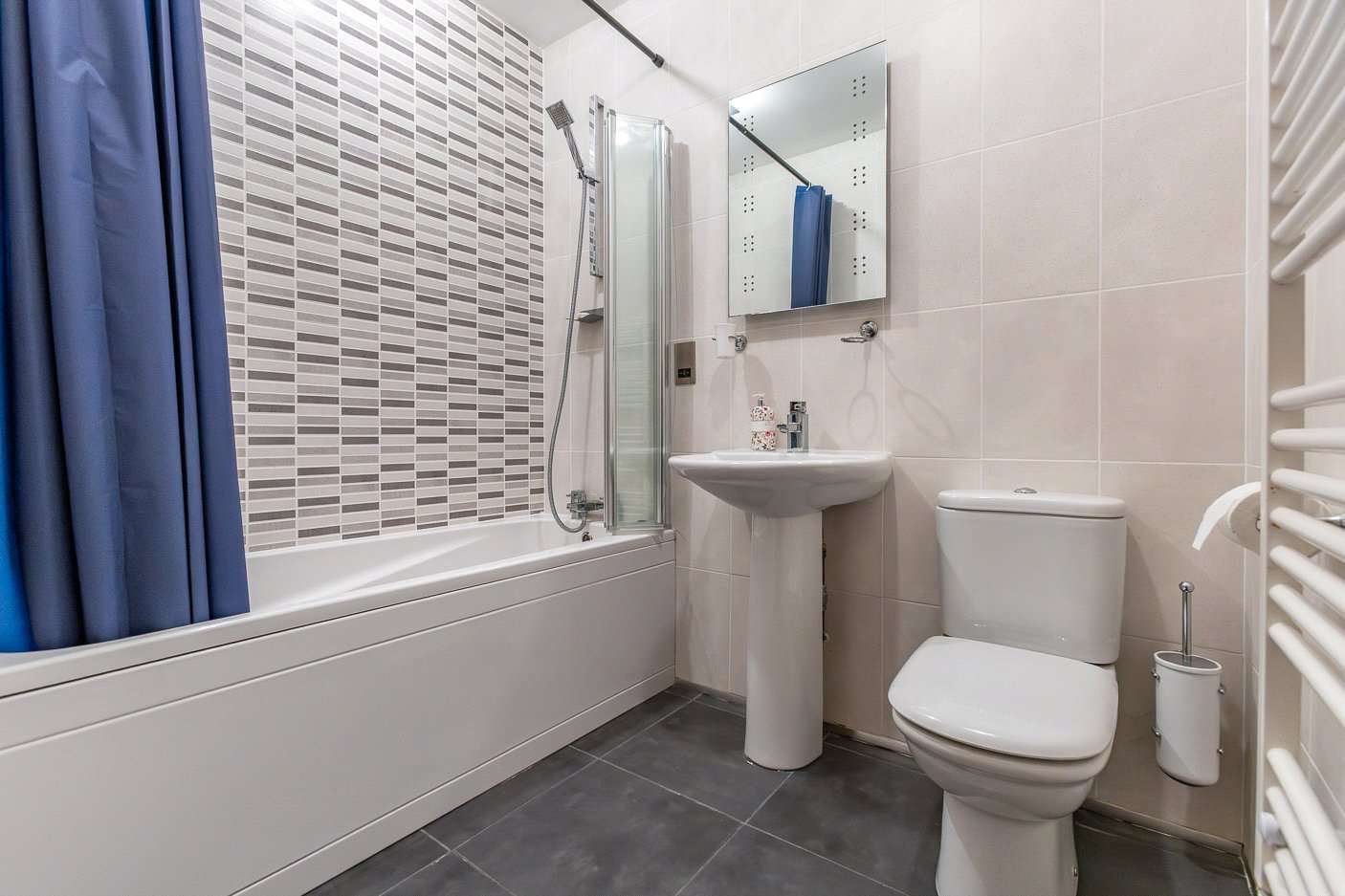 6 St Martin's Court photo 21