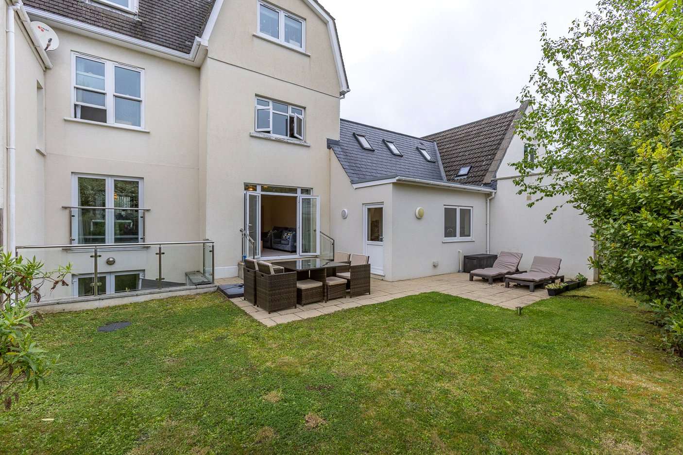 6 St Martin's Court photo 30