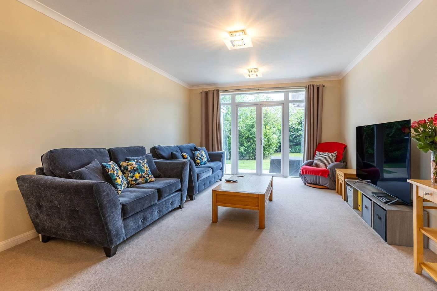 6 St Martin's Court photo 4