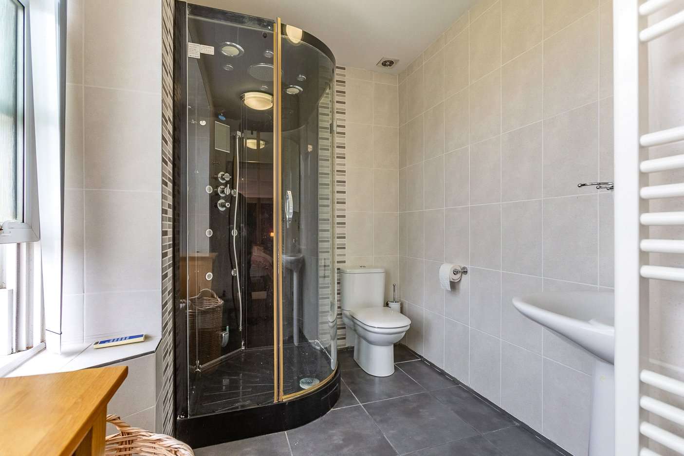 6 St Martin's Court photo 17