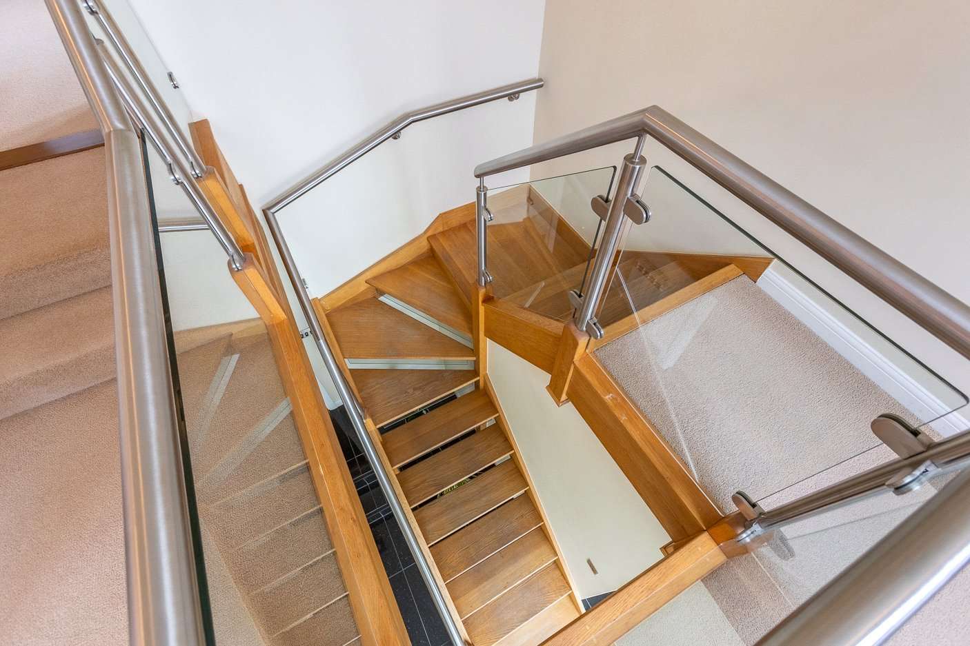 6 St Martin's Court photo 12