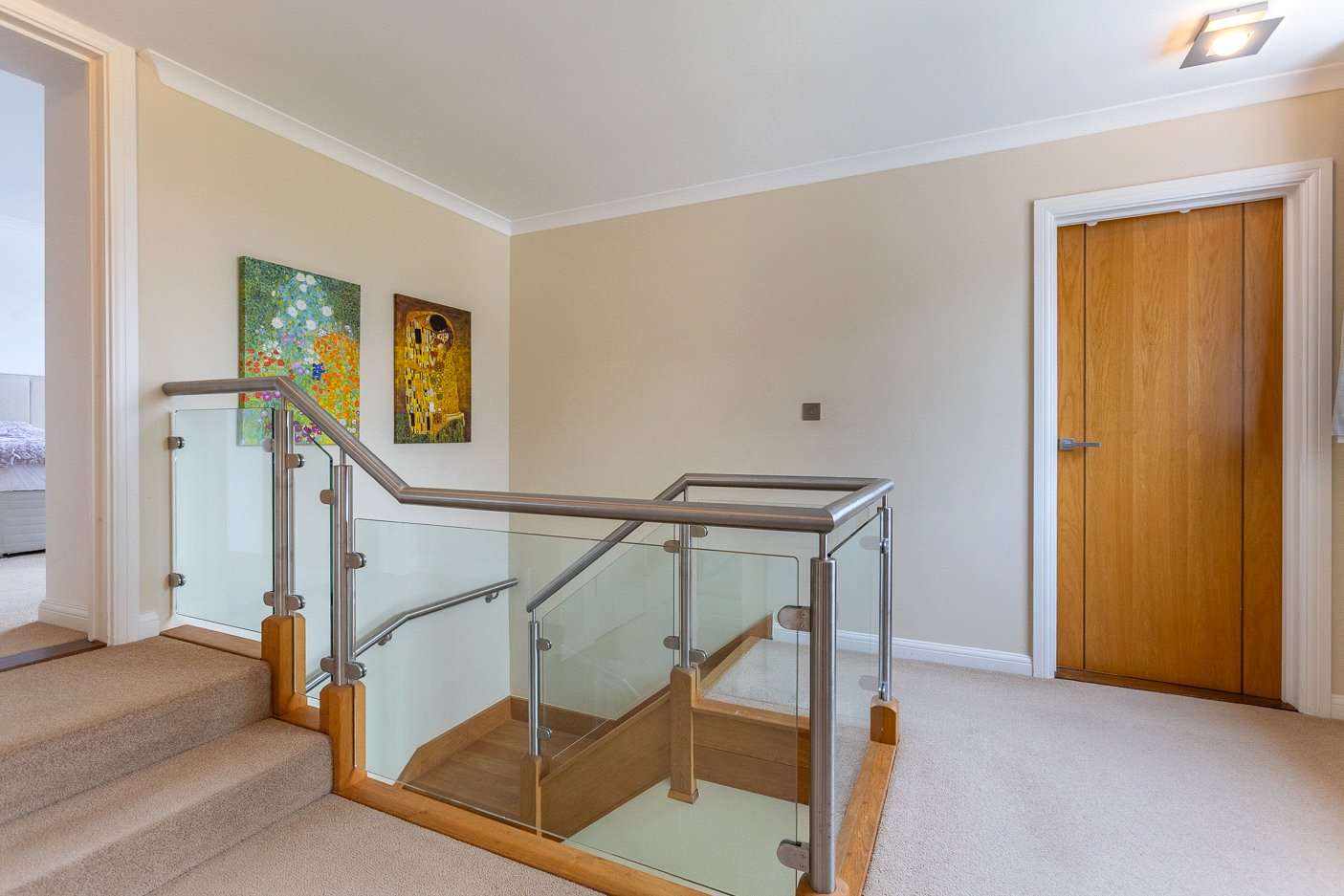6 St Martin's Court photo 13