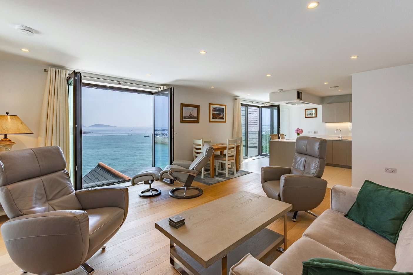 Apartment 10 Carrick House photo 8