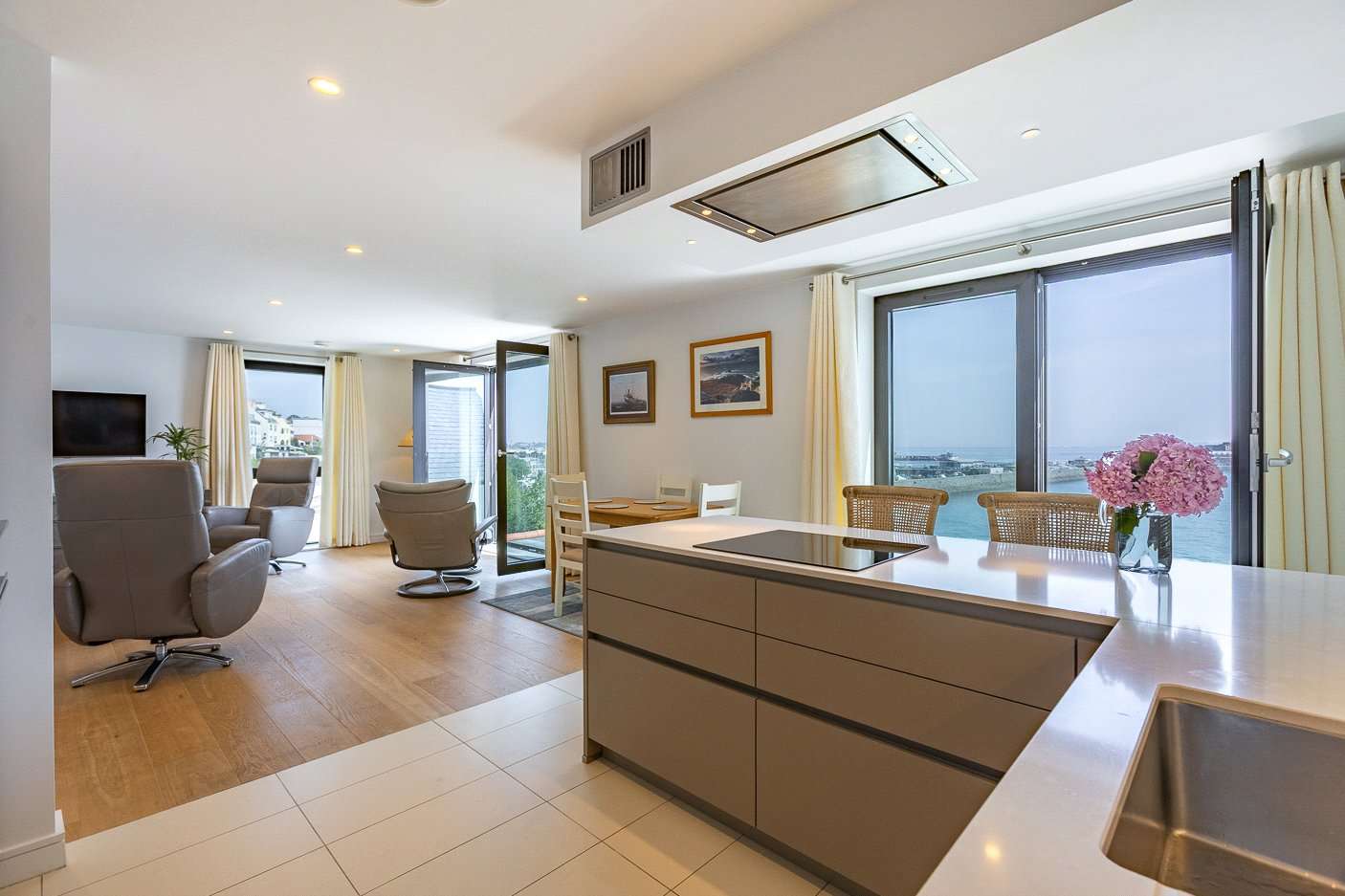Apartment 10 Carrick House photo 5