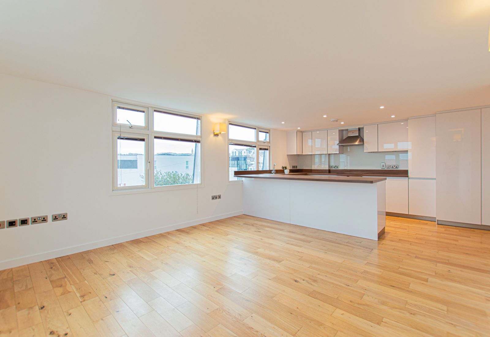 Penthouse, 3 Haven Court photo 2