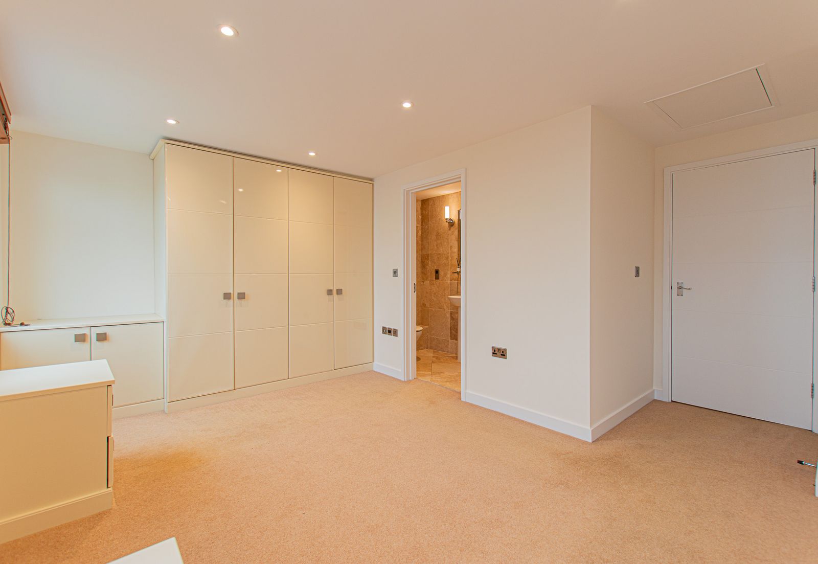 Penthouse, 3 Haven Court photo 8