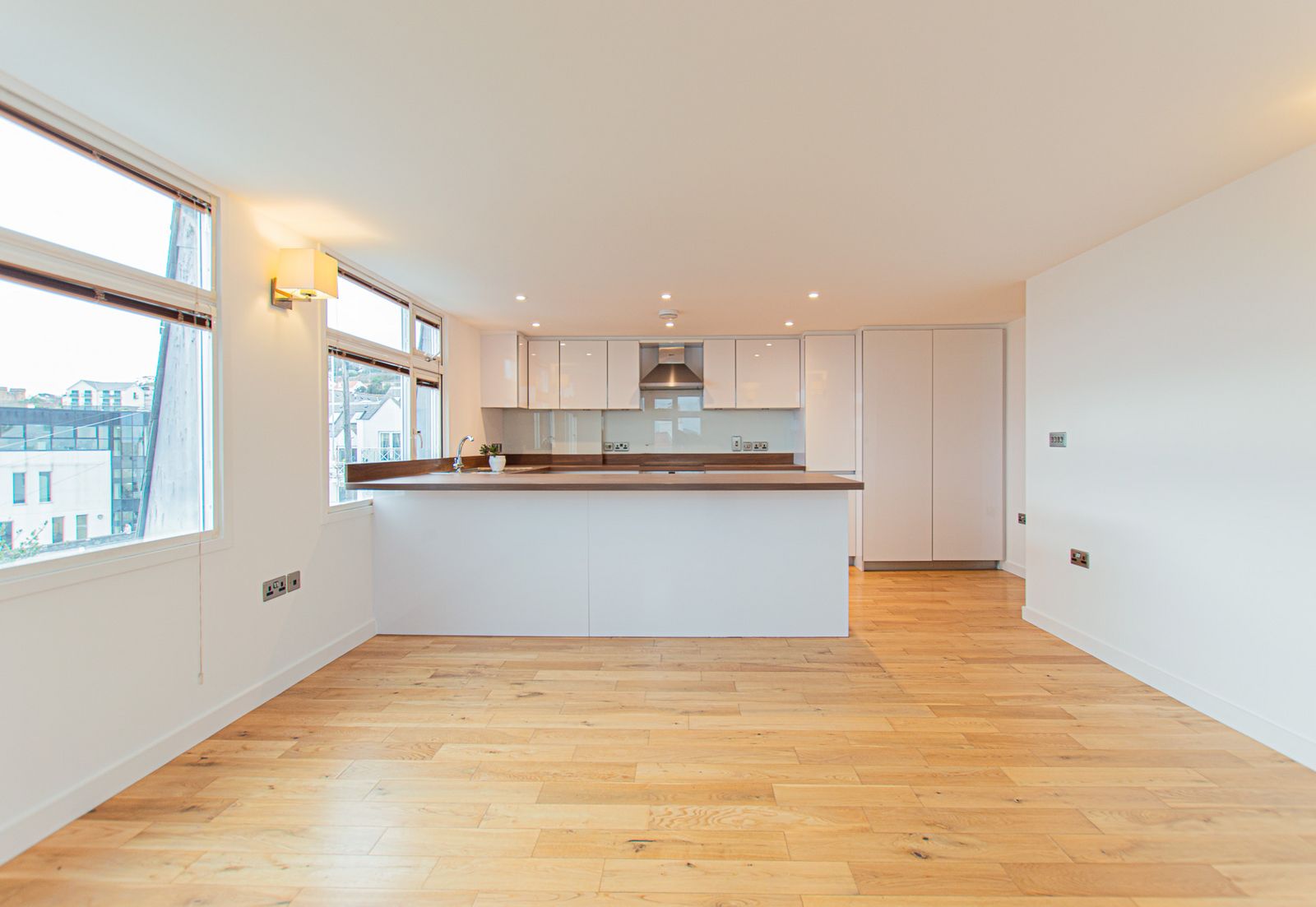 Penthouse, 3 Haven Court photo 3