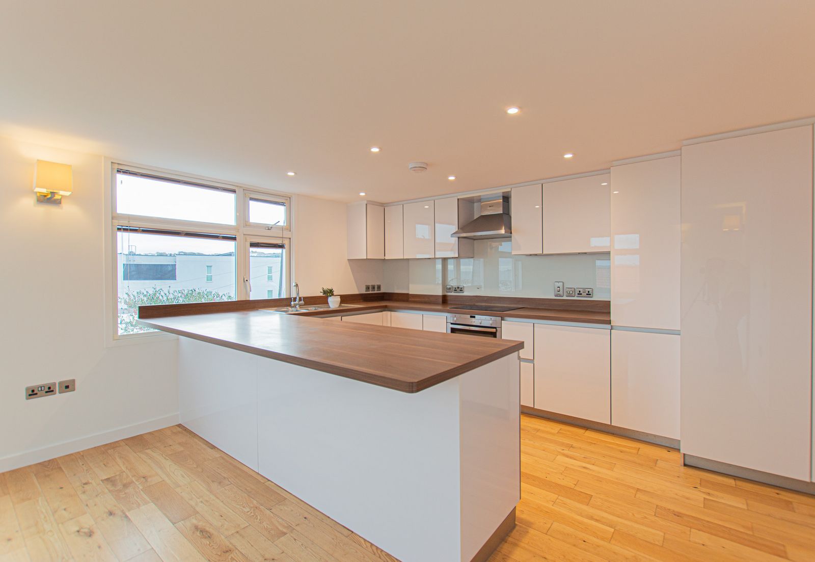 Penthouse, 3 Haven Court photo 5