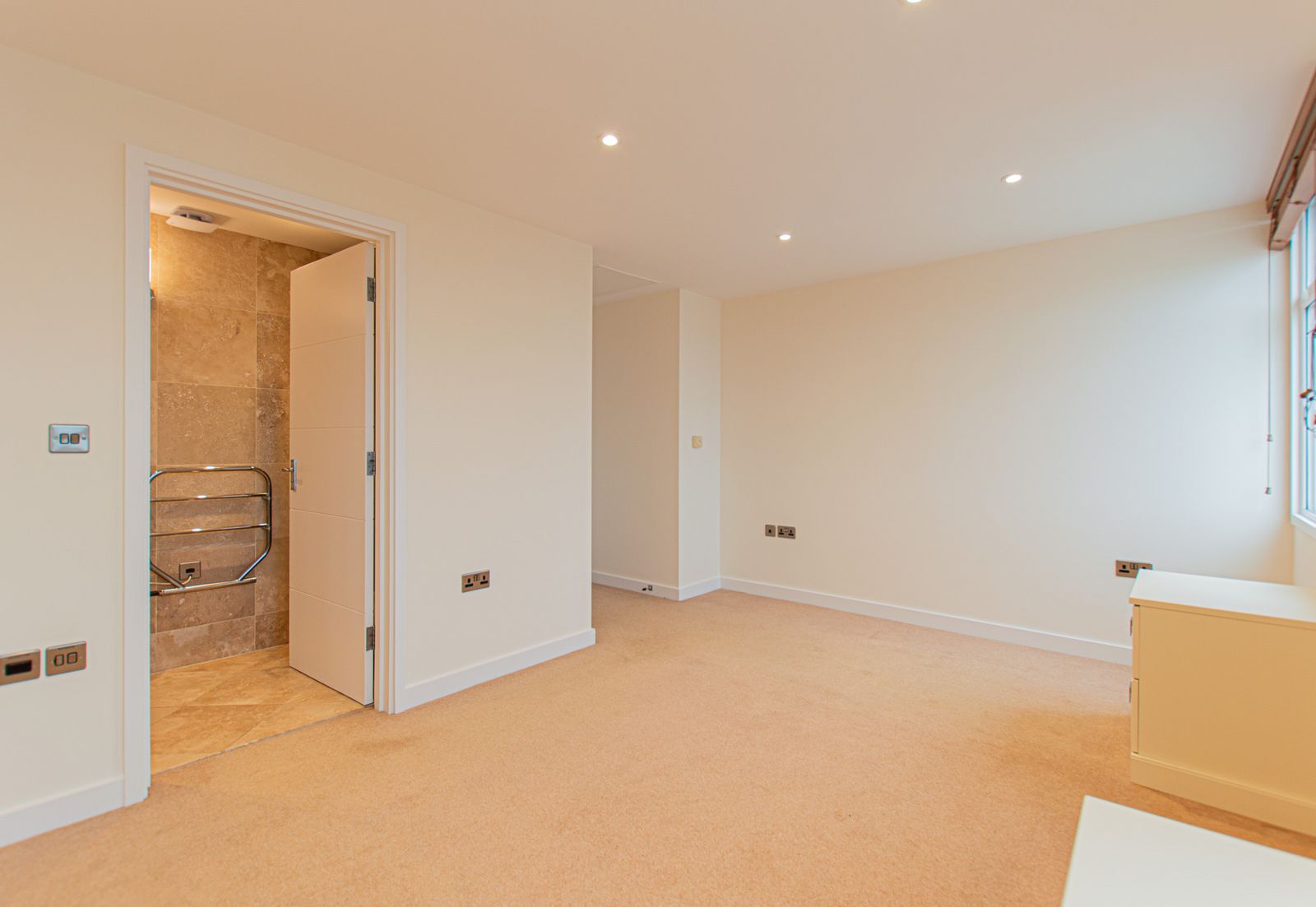 Penthouse, 3 Haven Court photo 9