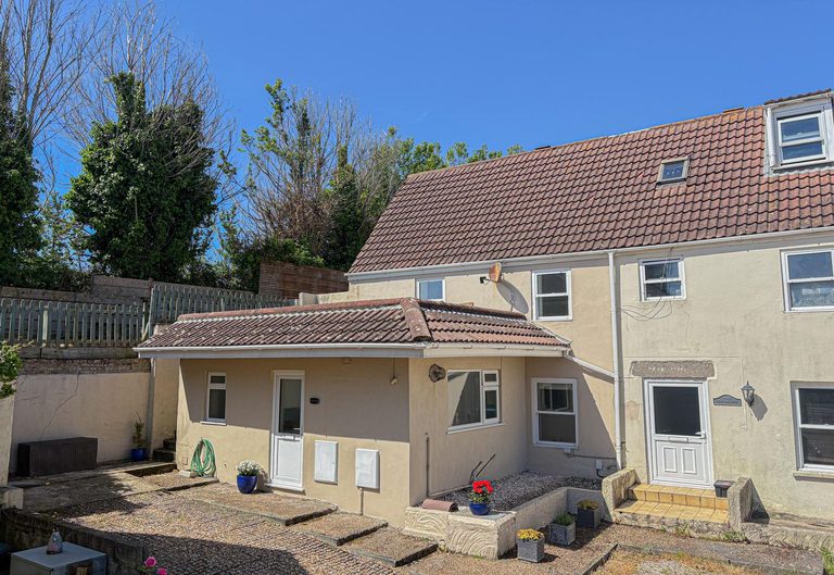 Belle Haven *available on a 3 month lease with possibility to renew on a monthly basis* photo 1