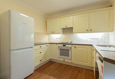 Flat 1, 35 Hauteville photo 2