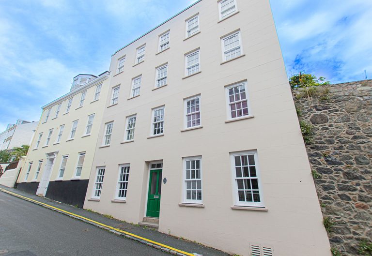 Flat 1, 35 Hauteville photo 1