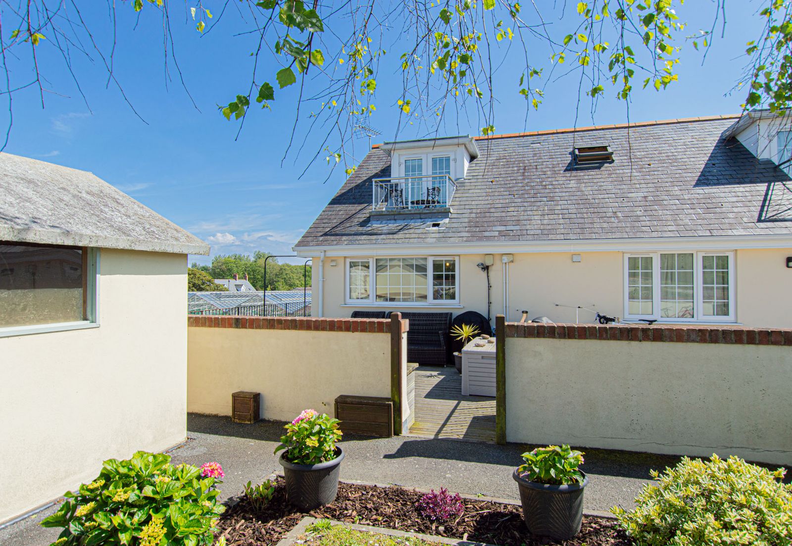 1, Hampshire Court photo 1