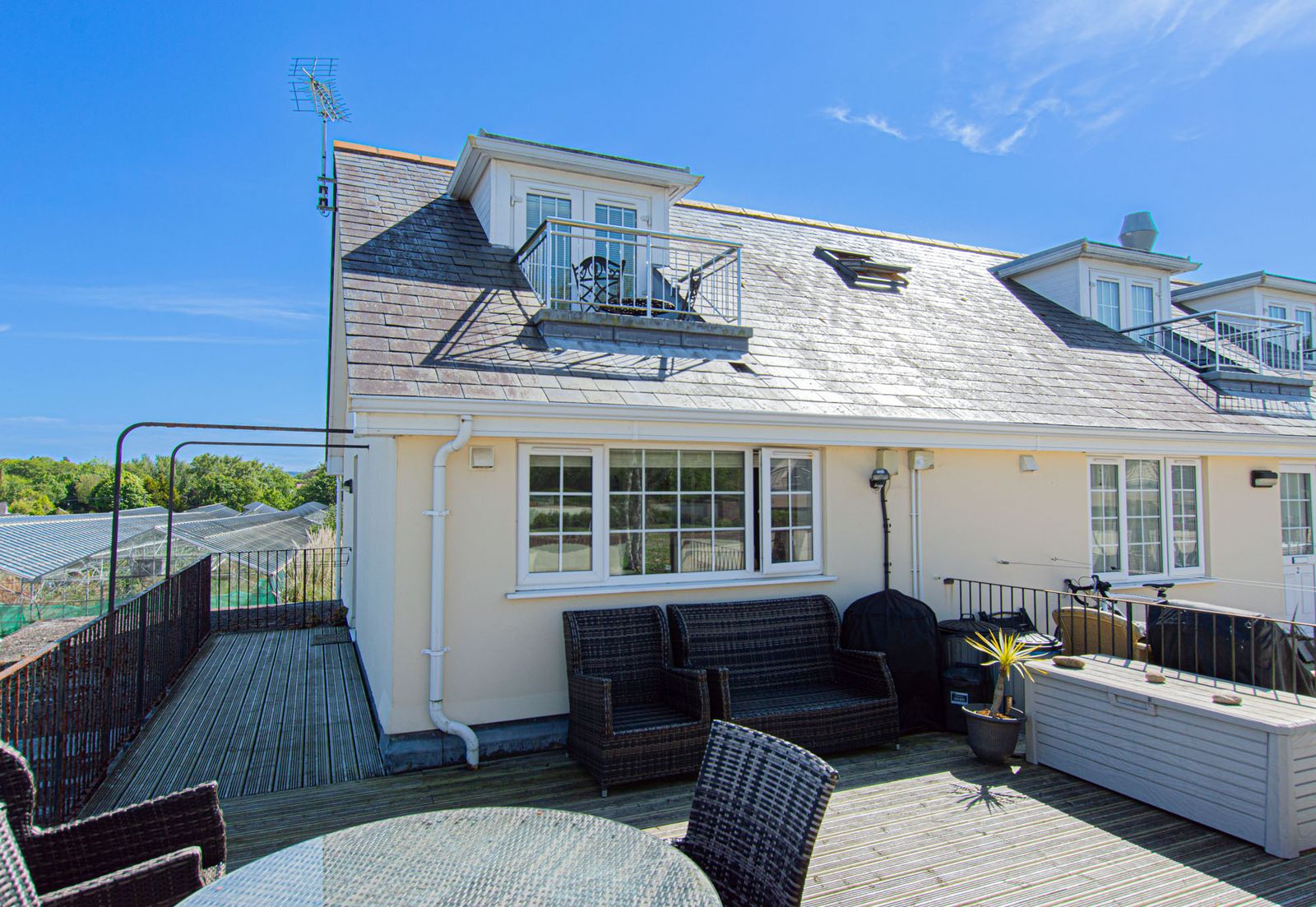1, Hampshire Court photo 2