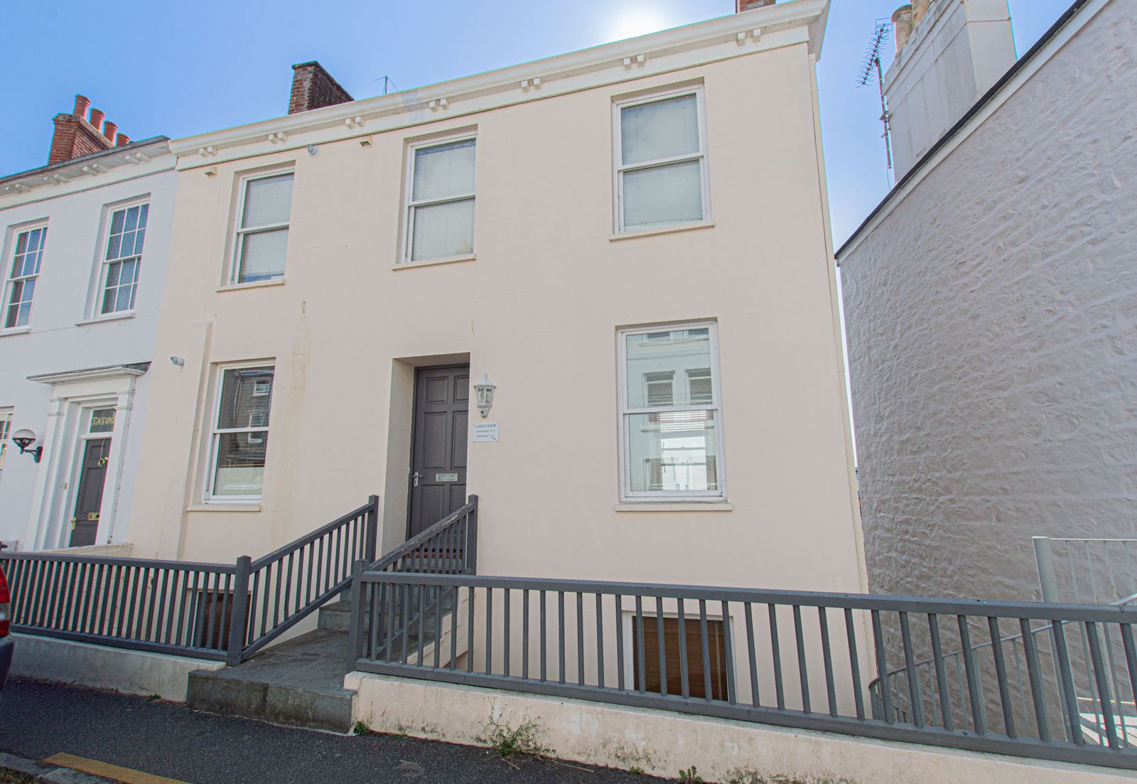 3 Castle View photo 1