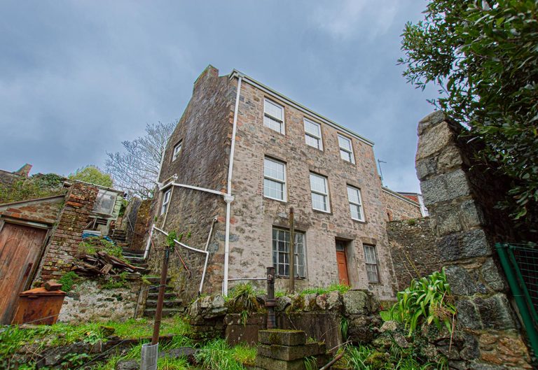 58 Mount Durand photo 1