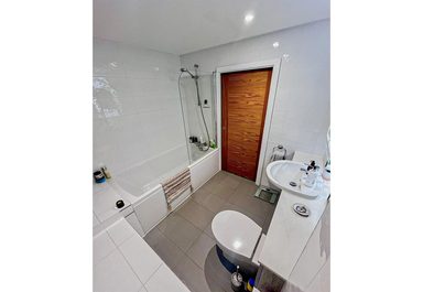 Apartment 2, Trinity Square Apartments photo 9