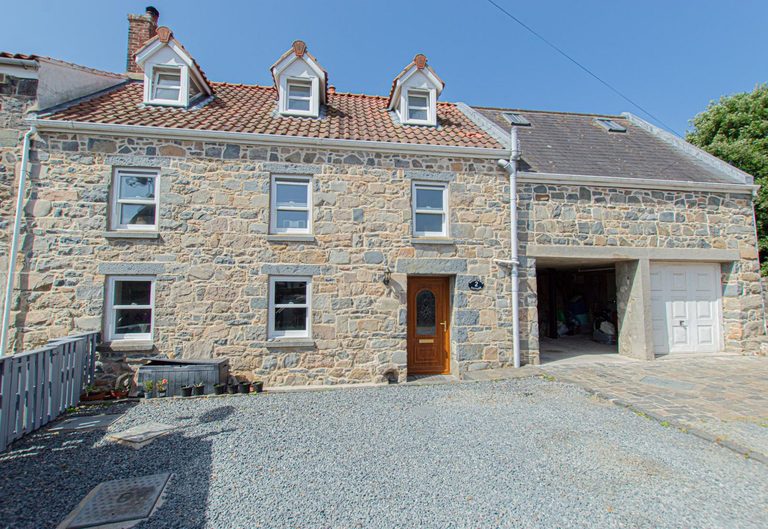 2, Maison De Bas Cottage - photo 2 of 32