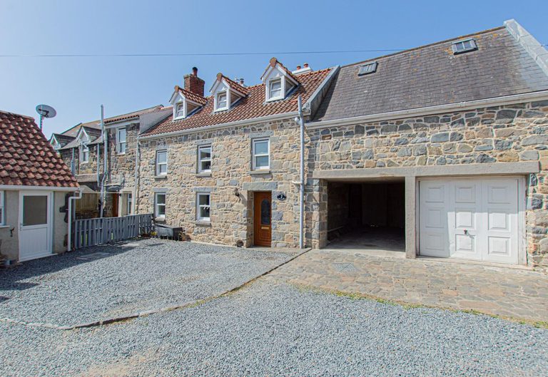 2, Maison De Bas Cottage - photo 1 of 32