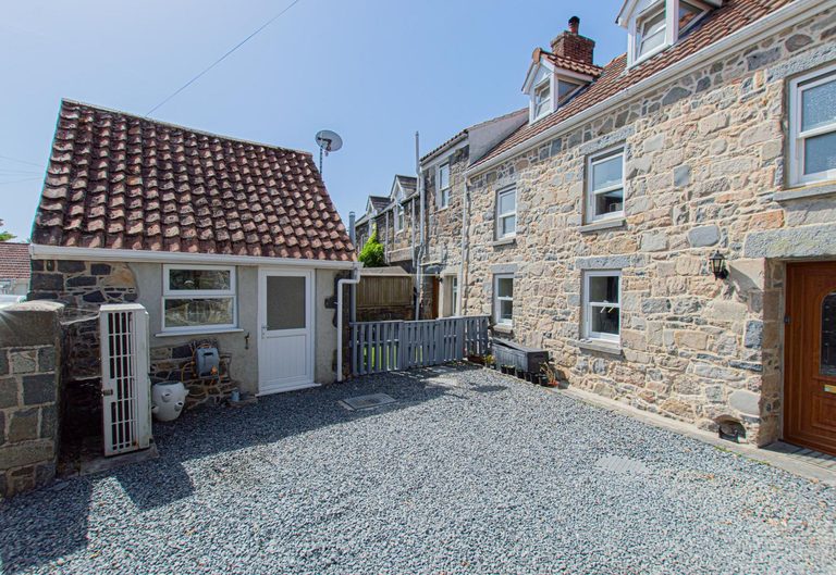 2, Maison De Bas Cottage - photo 3 of 32