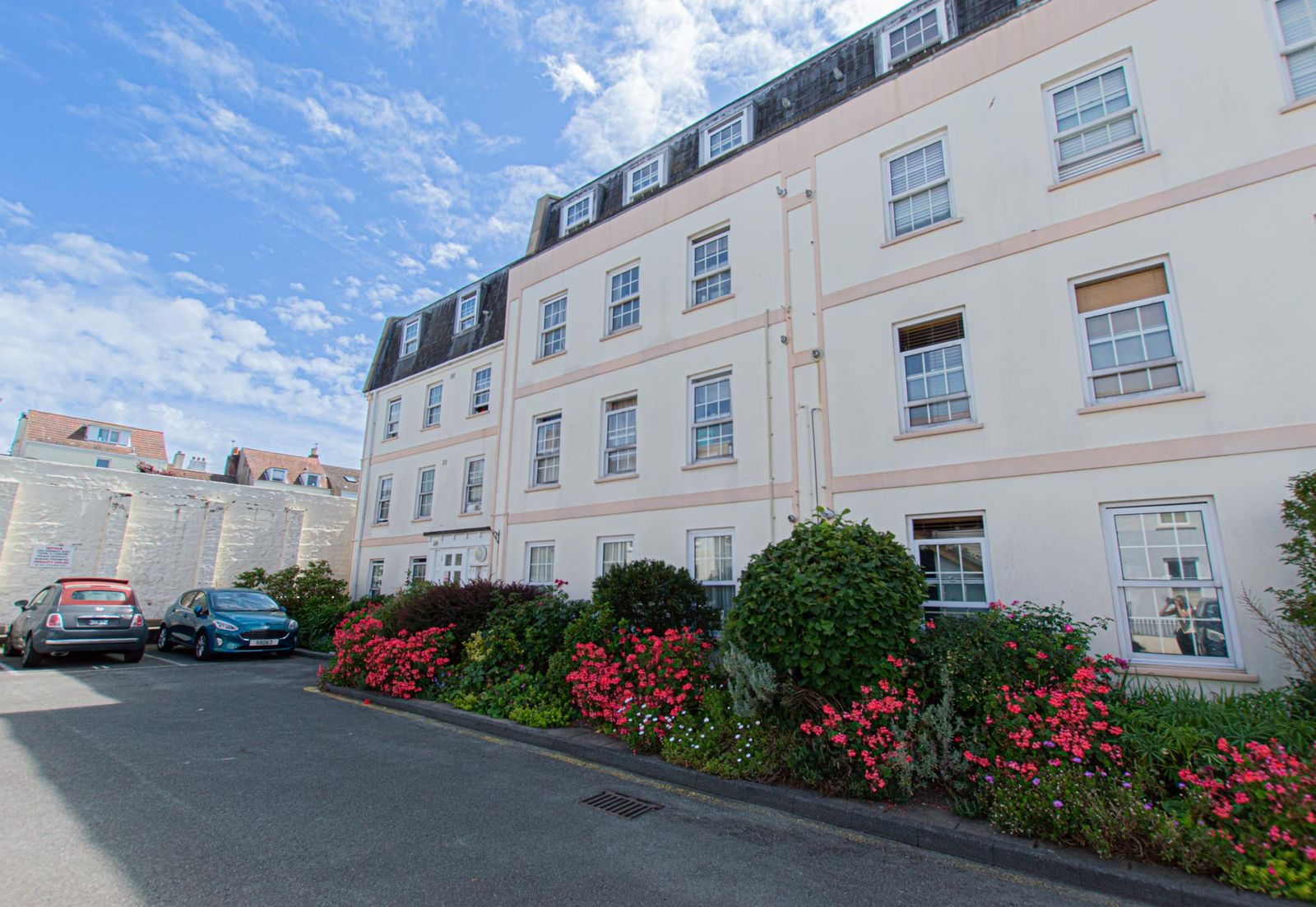 17, Oldwood Court photo 2